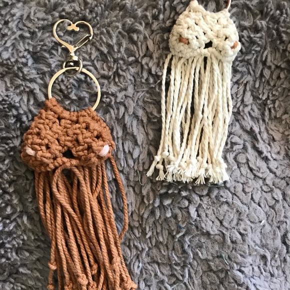 Macrame Boo-Bee Key Chain Handmade - Picture 6 of 6